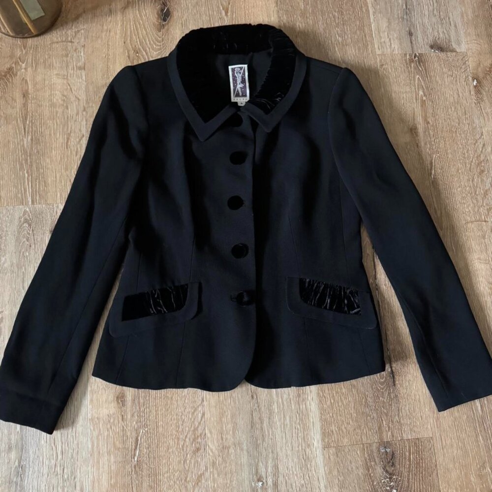 Zelda‎ Black Blazer with Velvet Velour contrast collar trim and buttons size 4